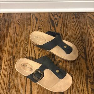 Chinese Laundry Black and Tan Sandals with Buckle 39